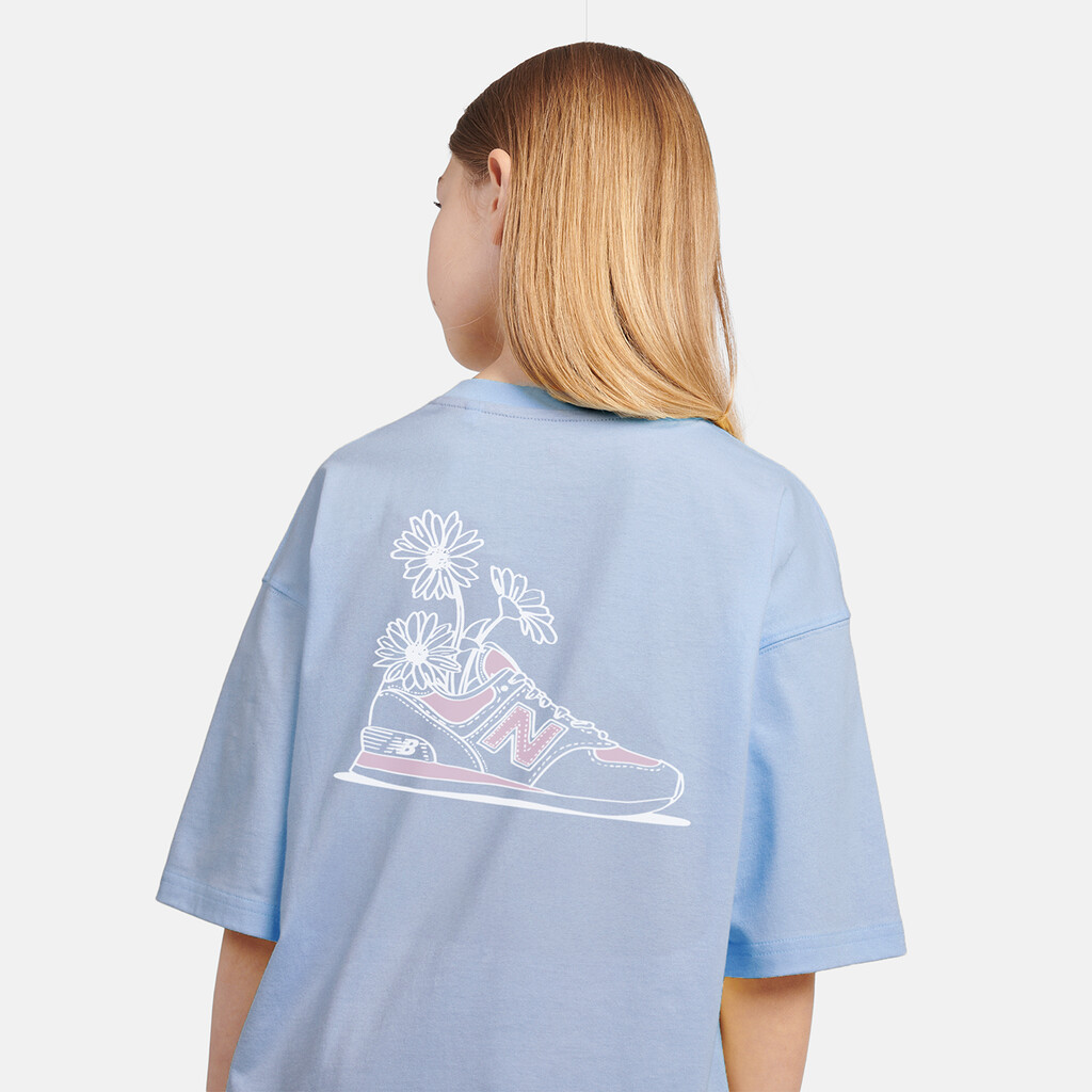 New Balance - G NB FLORAL SNEAKER BACK GRAPHICS TEE - dusk shower