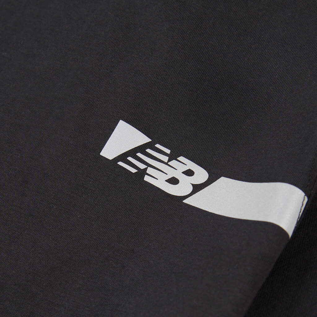 New Balance - B NB Reflective Flying NB Tee - nb caviar