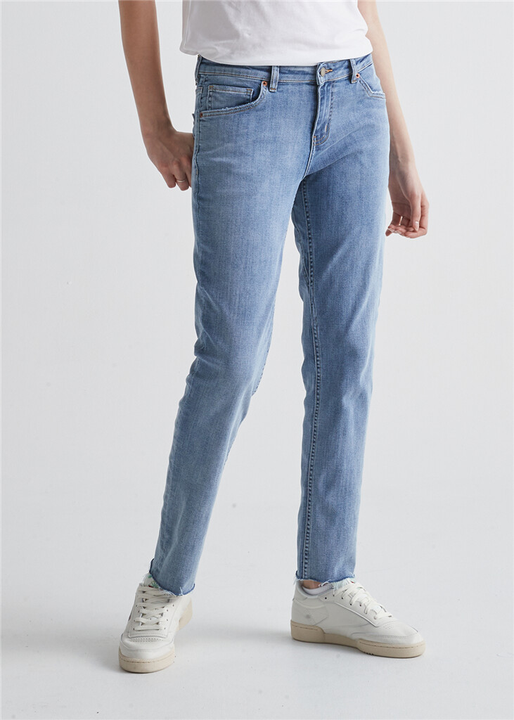 DU/ER - W Performance Denim Girlfriend Jean - Modern Bleach Raw - modern bleach raw